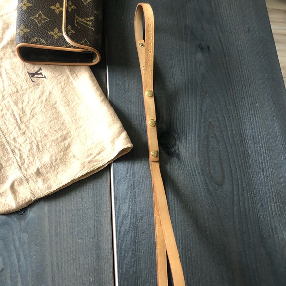 SOLD** AUTHENTIC LOUIS VUITTON FLORENTINE POCHETTE - Picture 4 of 11